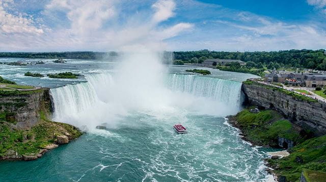 Canadia Sky holiday destinations Ontario: Niagara Falls cruise